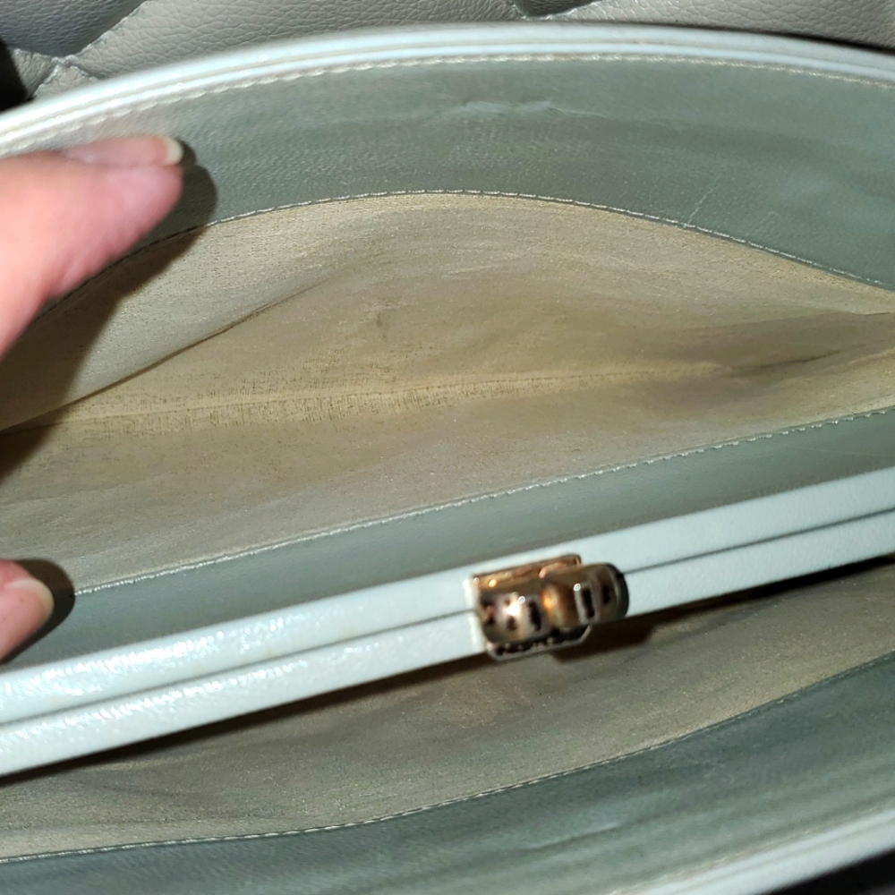 RARE VINTAGE CHLOE Light Grey Leather Handbag Kisslock - Picture 13 of 17